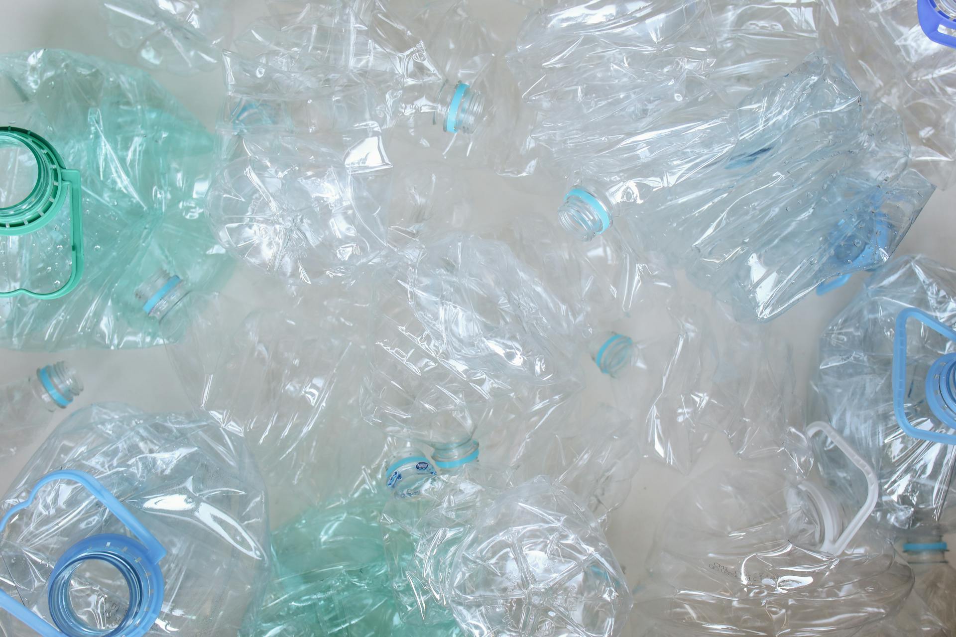 Zerknüllte Plastikflaschen