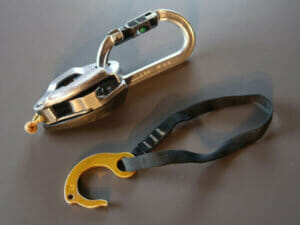 Grigri 2 mit Ballock-Karabiner und Fifi-Haken mit eingenähter Schlinge.