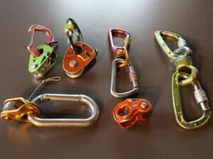 Spoc, Microtraxion, Wirbel von Grivel und Edelrid (oben) sowie Ropeman 2 (golden) und Ropeman (orange).