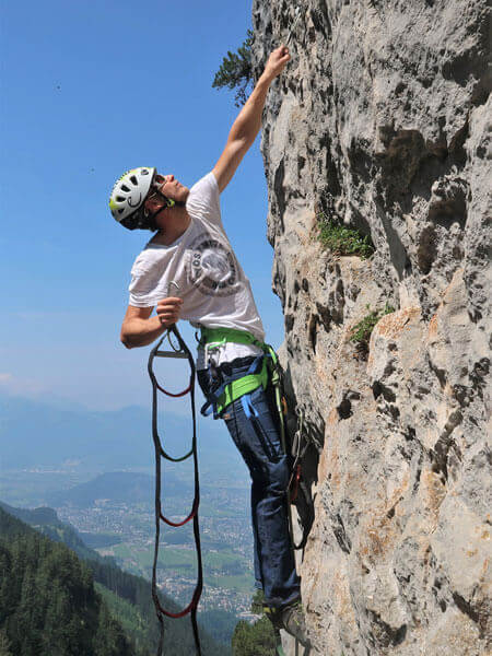 In der Leiter stehen mit