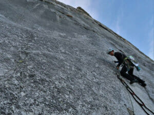 Vorstieg mit einer Leiter und einer Easy Daisy am Half Dome, Yosemite Valley.