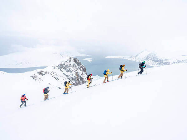 7 Wanderer im Schnee.