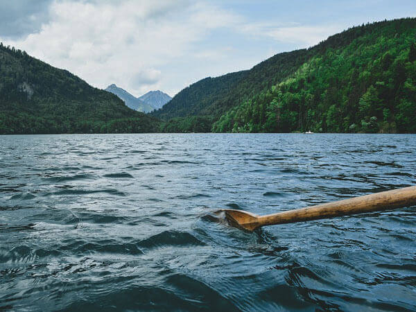 Welche Ausrüstung benötigt man zum Kanuwandern?