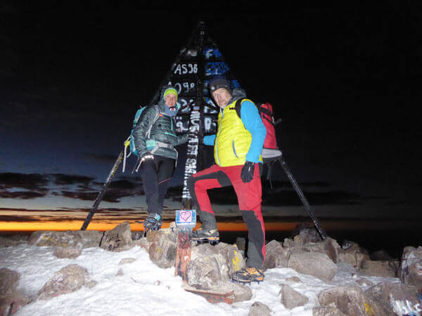 Am Gipfelkreuz des Jebel Toubkal.