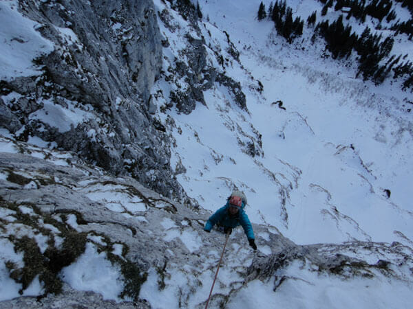 Über rutschige Graspolster durch die Nordwand