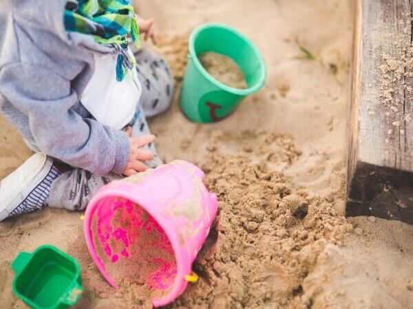 Spielen im Sandkasten