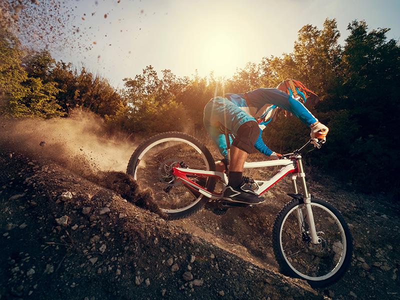 Schwerpunktverlagerung bei der Abfahrt mit dem Mountainbike