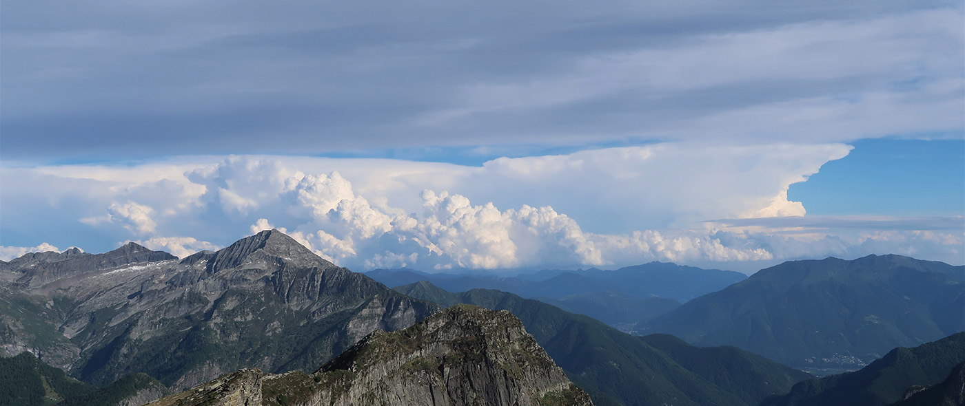 Gewitterwolken-am-Nachmittag-zum-Glueck-aber-in-groesserer-Entfernung.-Foto-F.-Miller