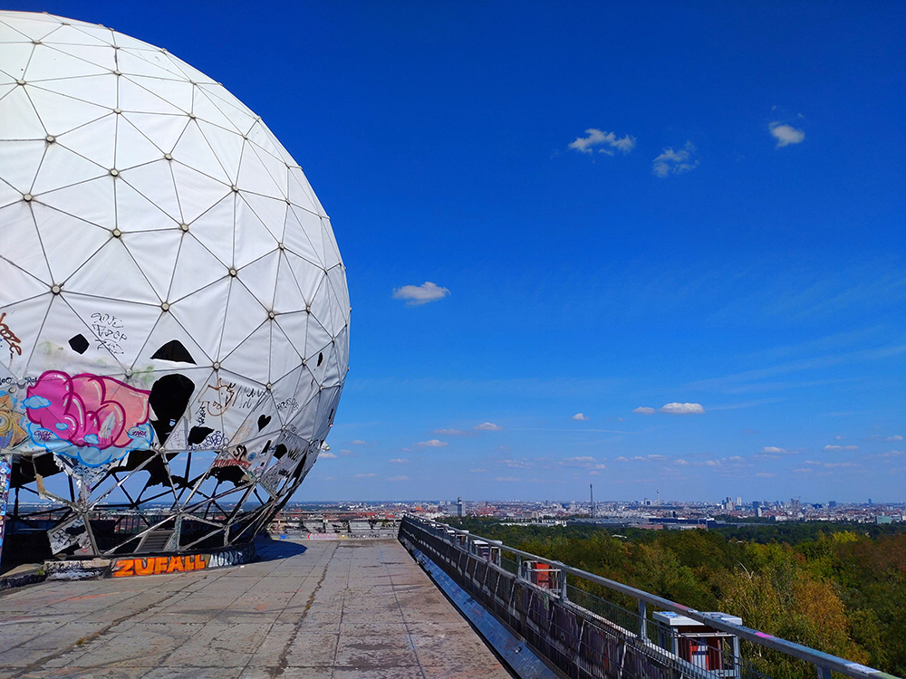Der Blick von der Radarstation auf dem Teufelsberg über Berlin.