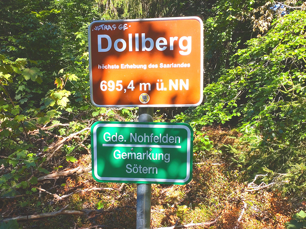 Der Gipfel des Dollbergs, Höchste Erhebung des Saarlandes.