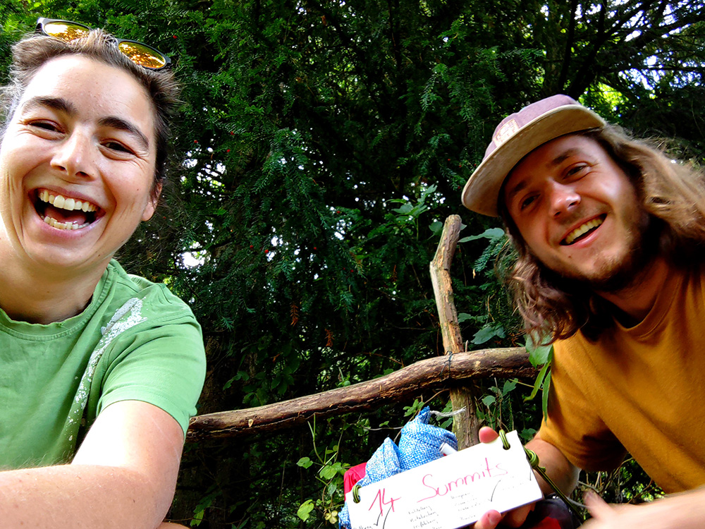 Bergfreunde Lisa und Flo am höchsten Punkt Bremens.