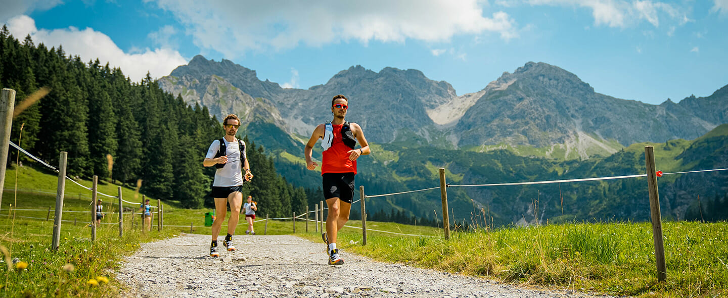 Trailrunner auf einem Weg