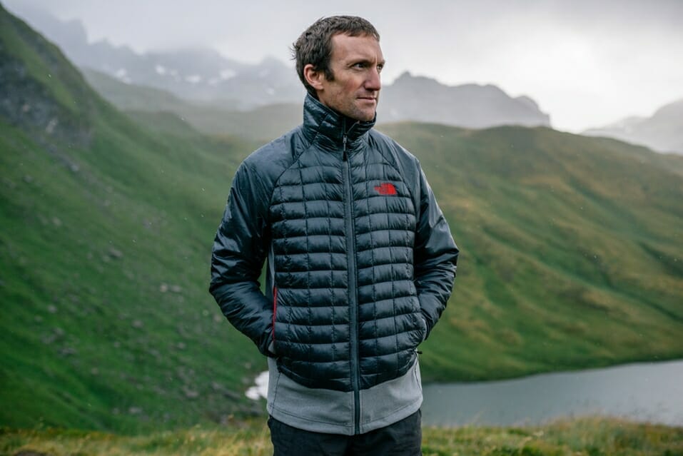 Person mit ThermoBall Jacke