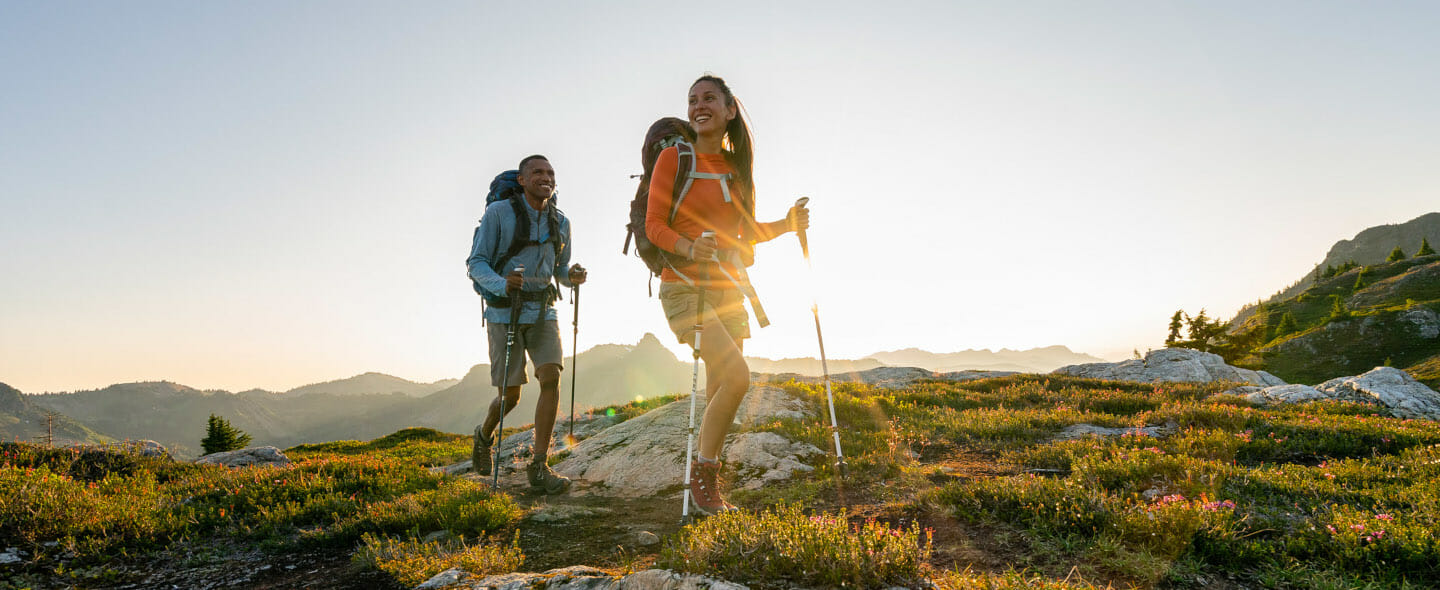 Trekkingstöcke sind ein wichtiger Begleiter beim Wandern.