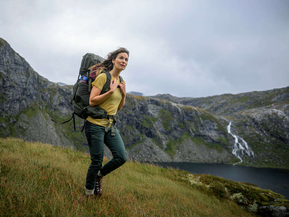 Aufgrund der praktischen Eigenschaften ist Merinowolle bei Outdoor-Fans sehr beliebt.