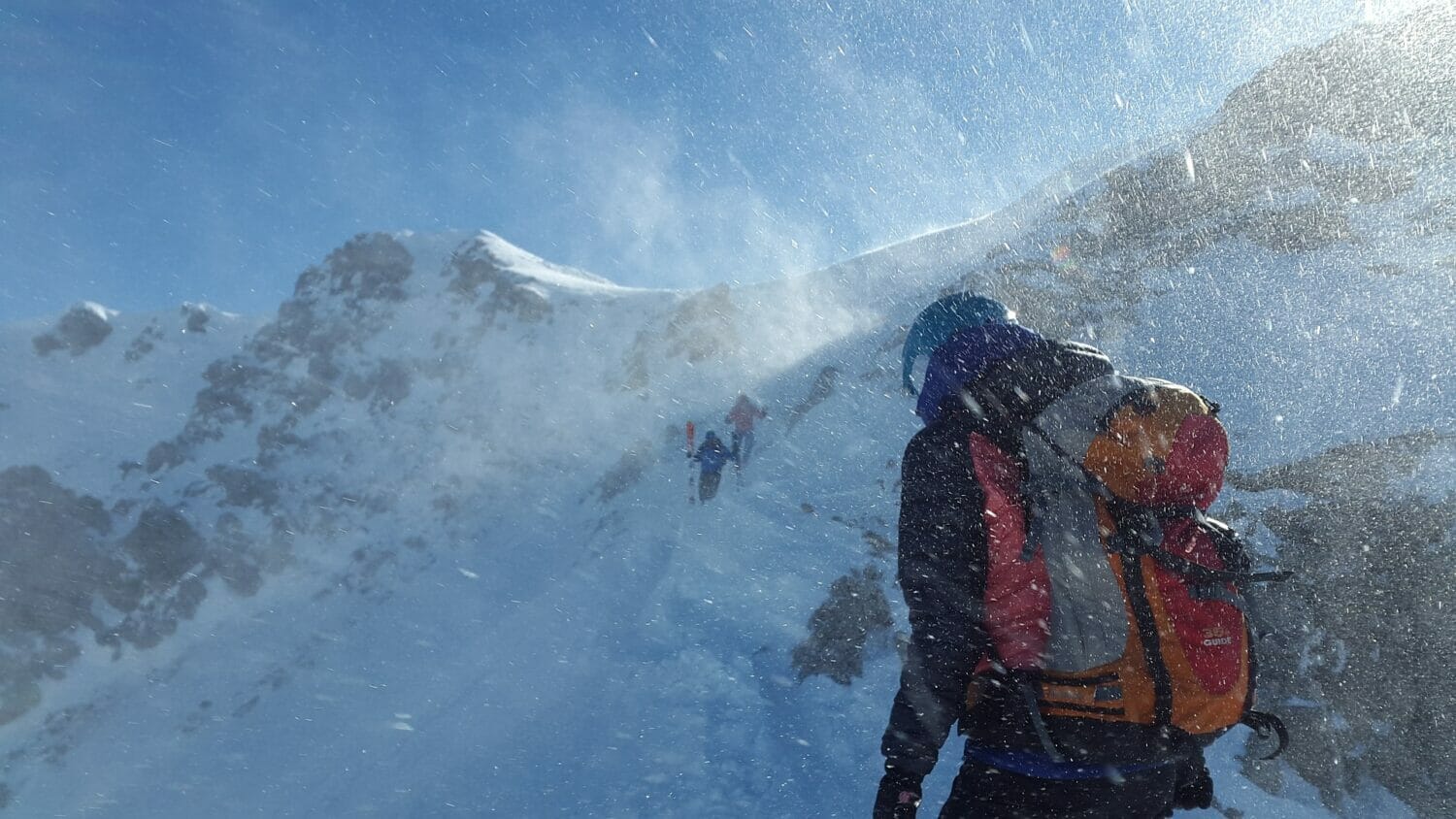Schnell Bergsteigen bei Wind und Wetter