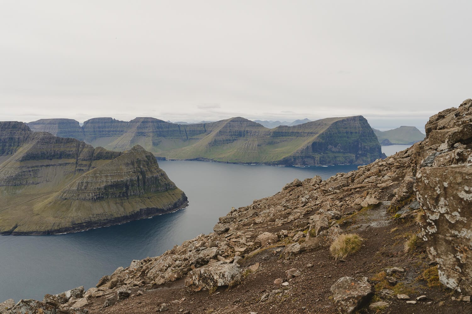 Blick von Kaap Enniberg auf Nachbarinseln