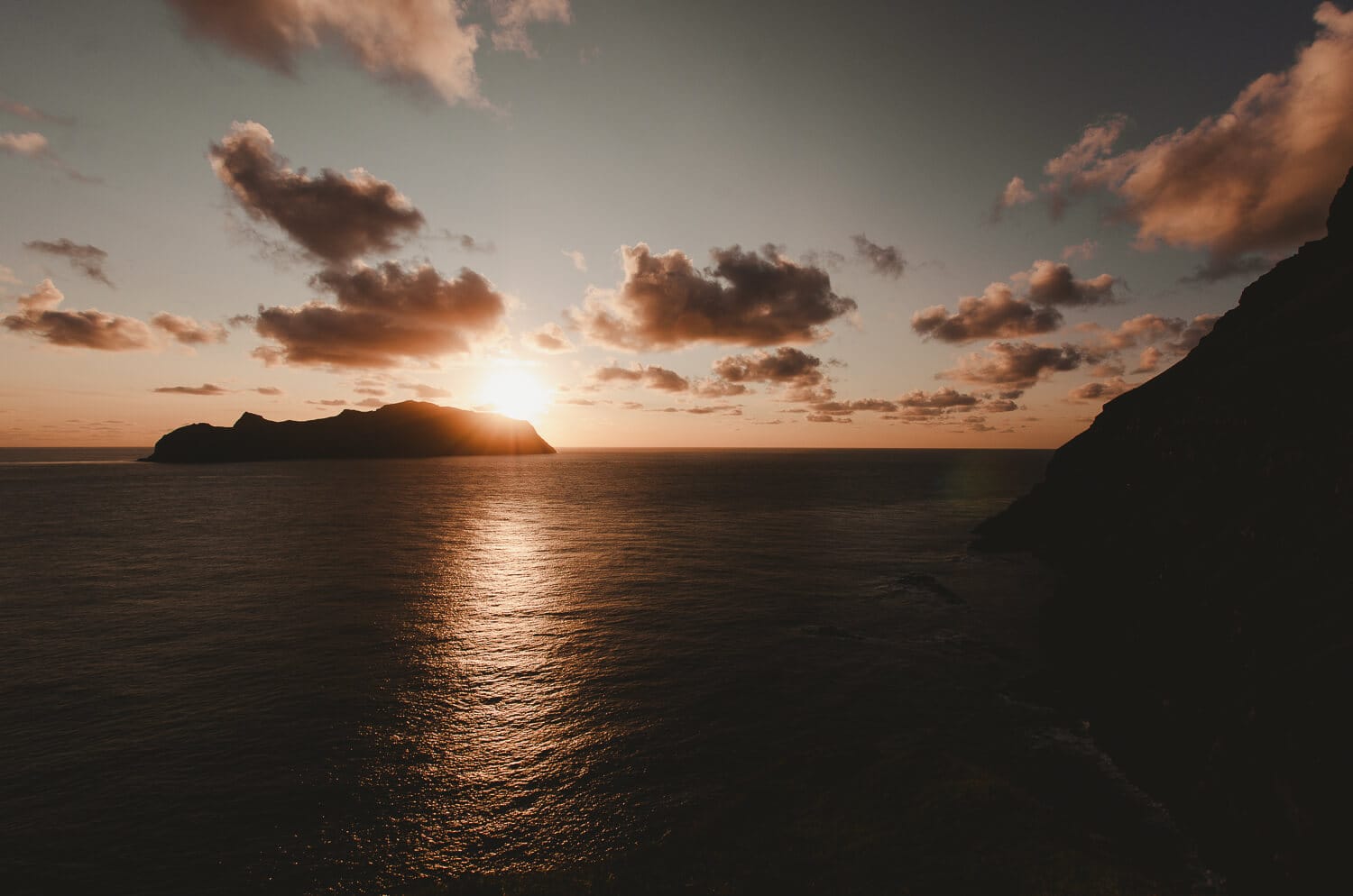 Sonnenuntergang mit Blick auf Mykines