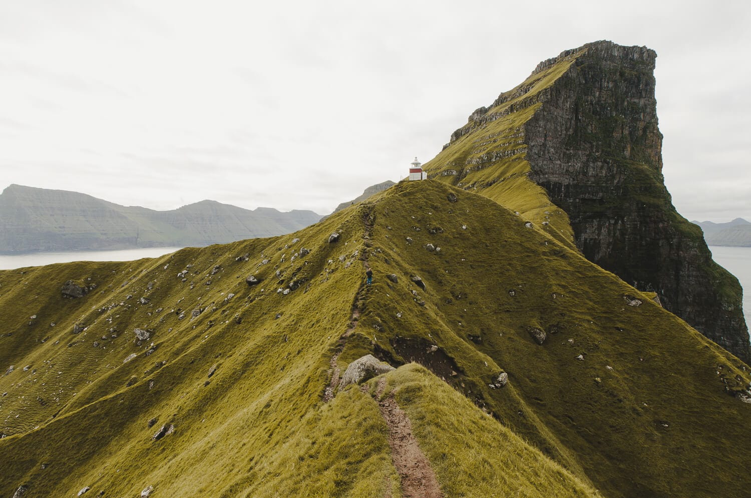 Kallur Leuchtturm an der Klippe
