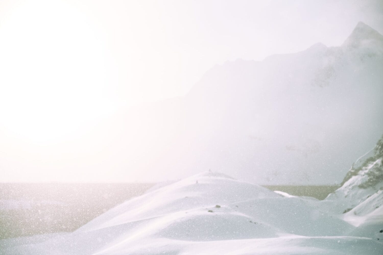 Grelle Schneelandschaften rufen Schneeblindheit hervor.