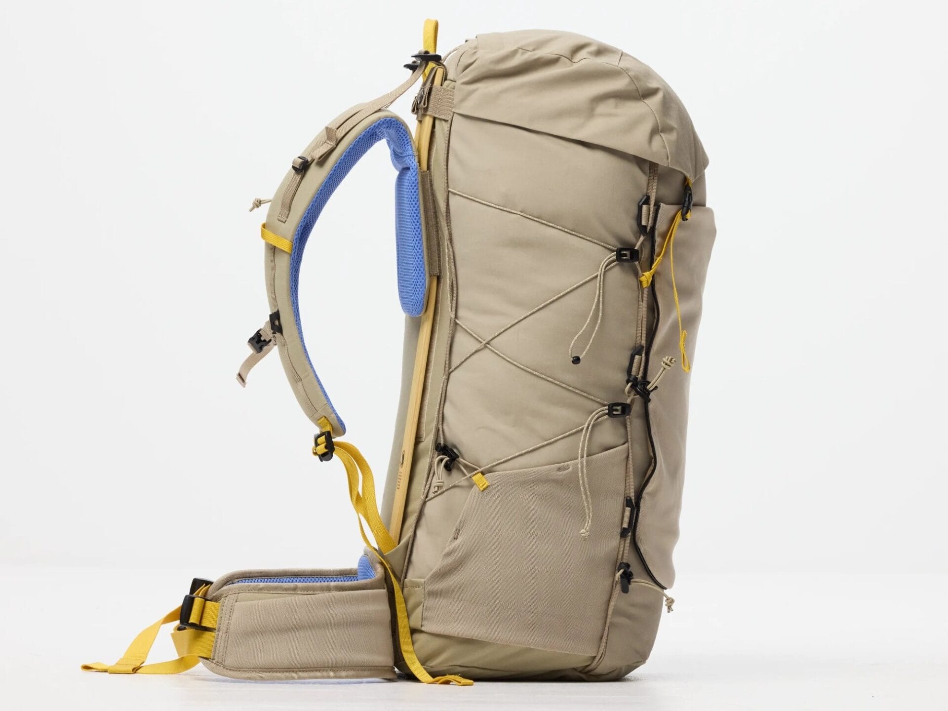 Der Rucksack kann easy von selbst stehen.