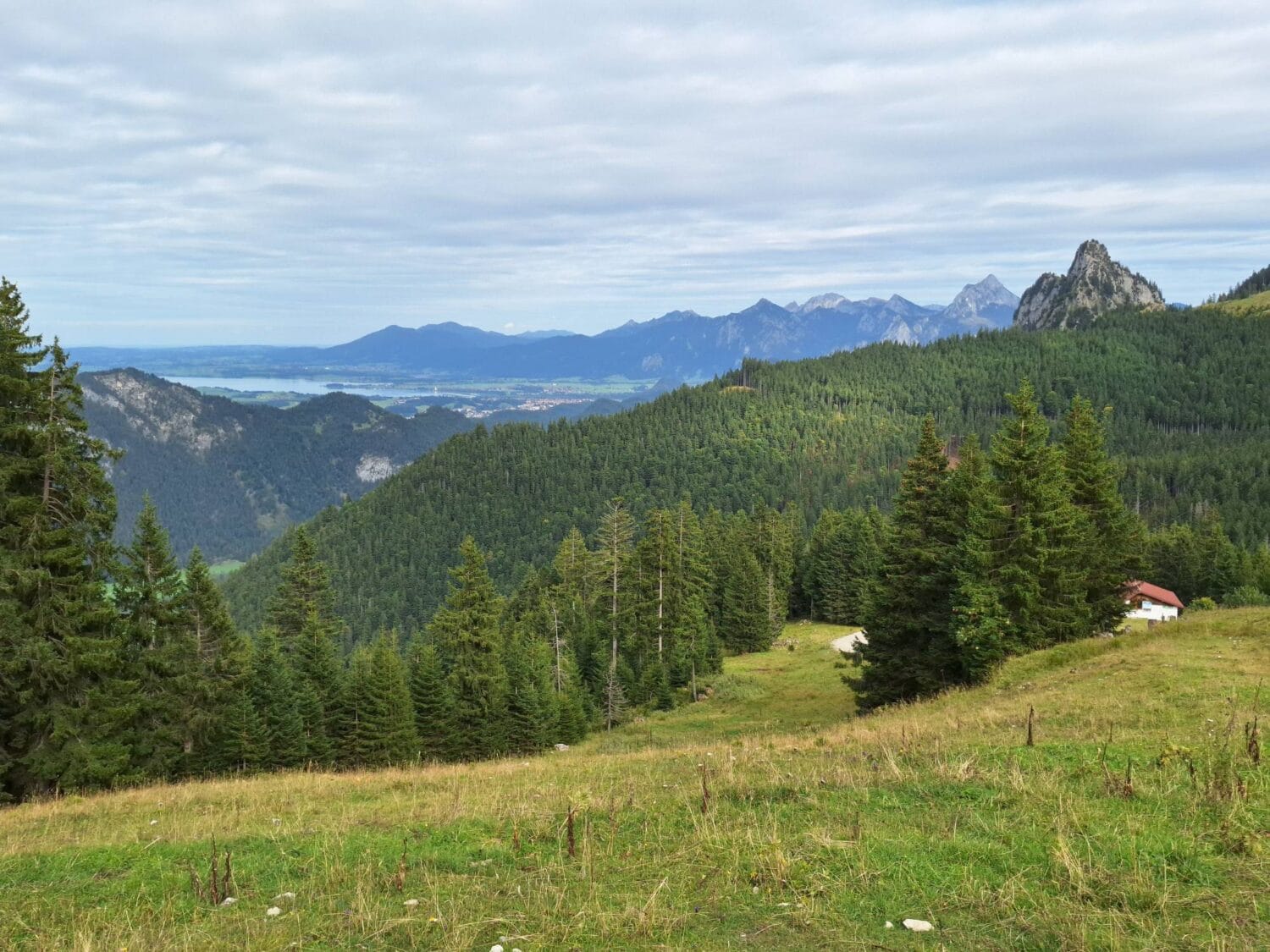 Allgäu-Ausblick beim Aufstieg zur Reichenbachklamm
