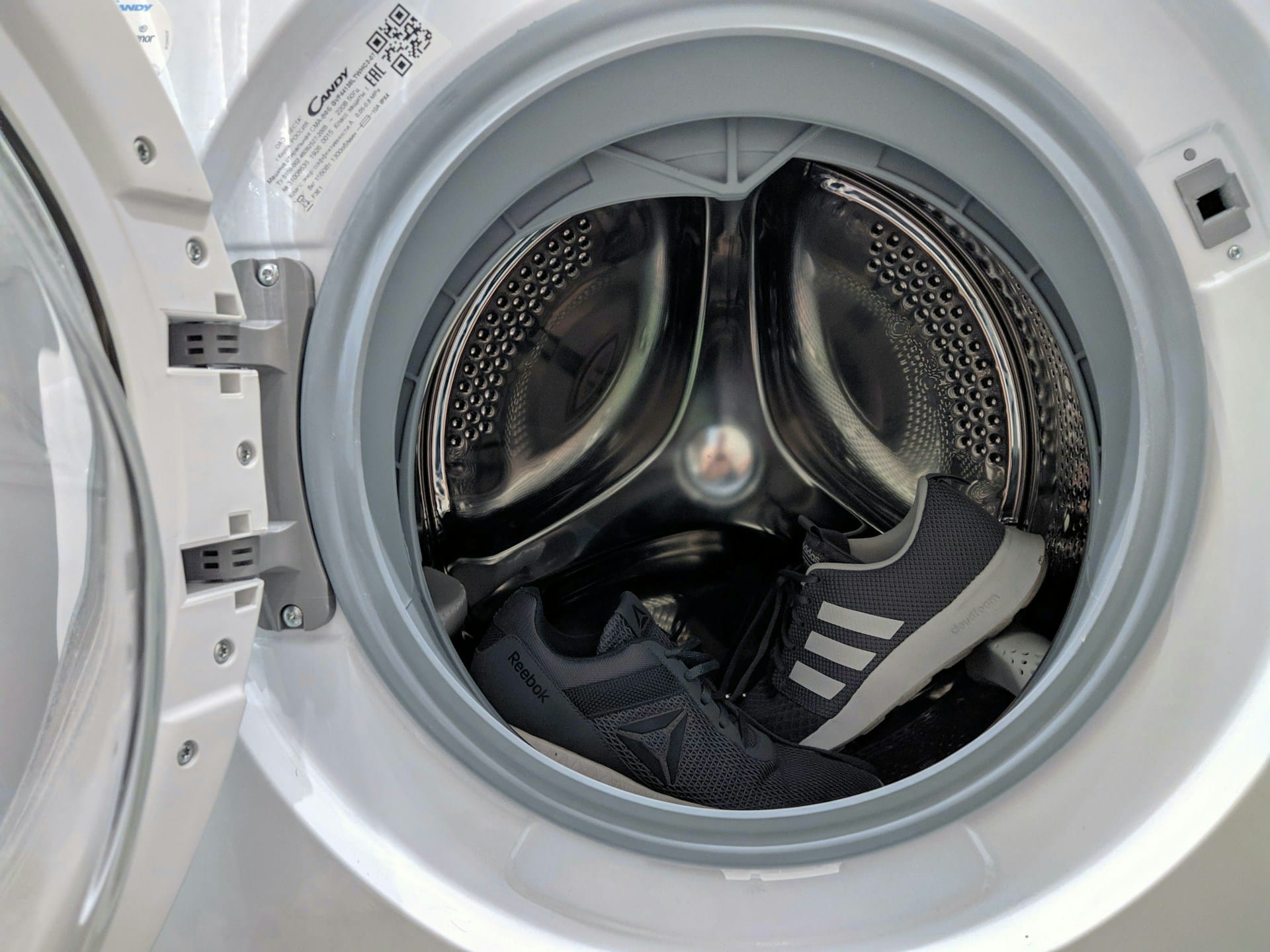 Schuhe in der Waschmaschine