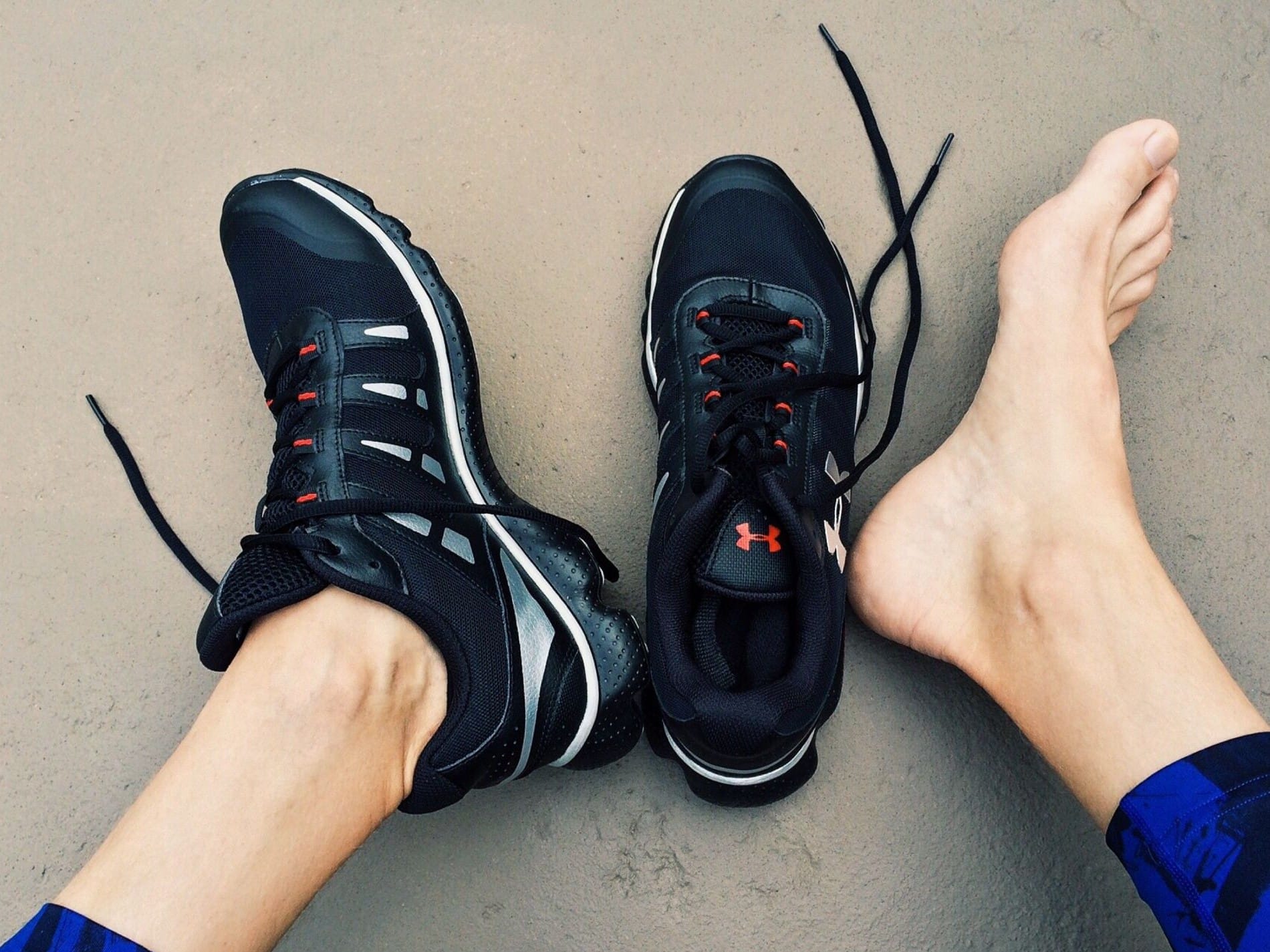 Barfuß in Schuhen
