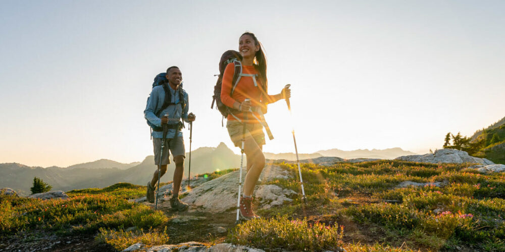 Trekkingstöcke sind ein wichtiger Begleiter beim Wandern.