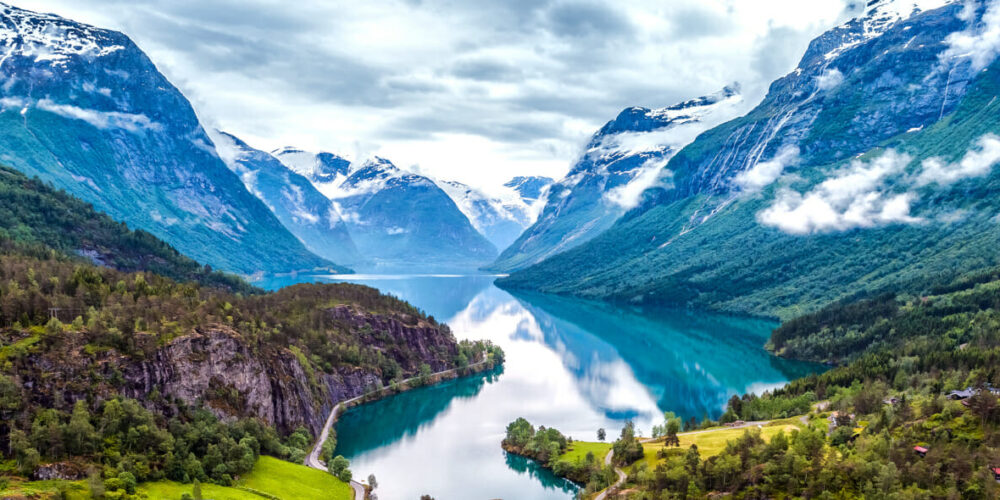 Norwegen bietet eine tolle Kombination aus Bergen und Fjorden.