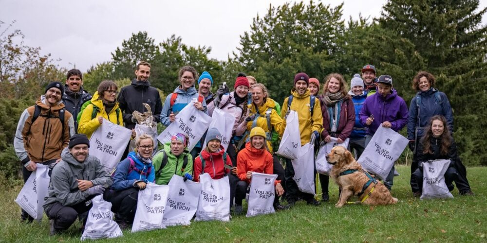 Bergfreunde mit Verein Plastic Free Peaks